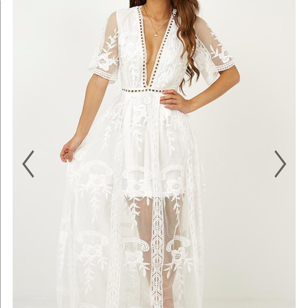 NWT SHOWPO LOVE SPELL MAXI DRESS IN WHITE LACE- US 4